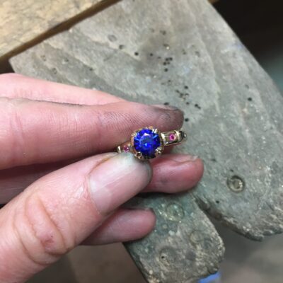 Sapphire bespoke ring gold